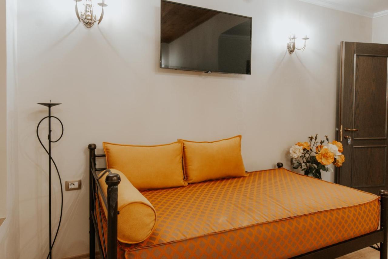 Hotel Ss Kekezi Gjirokastër Exteriör bild