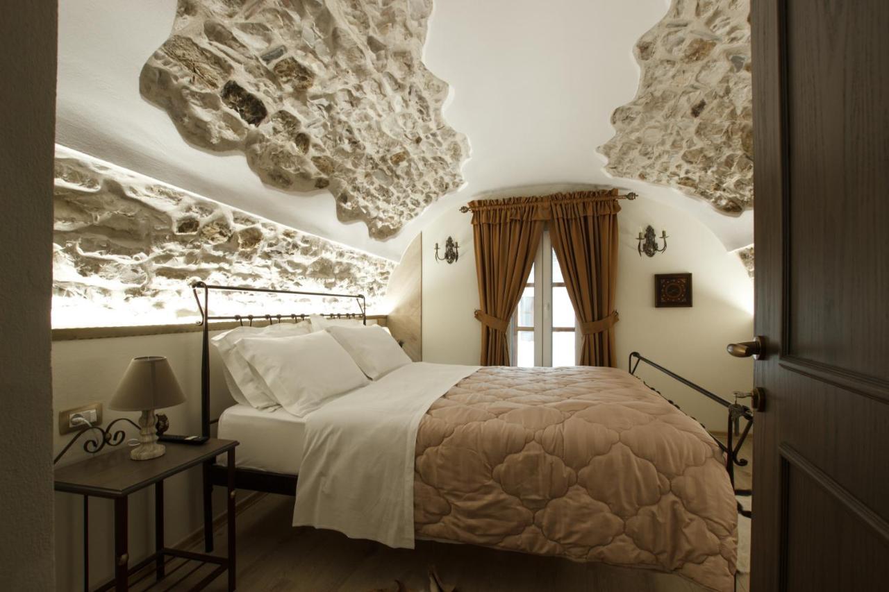 Hotel Ss Kekezi Gjirokastër Exteriör bild