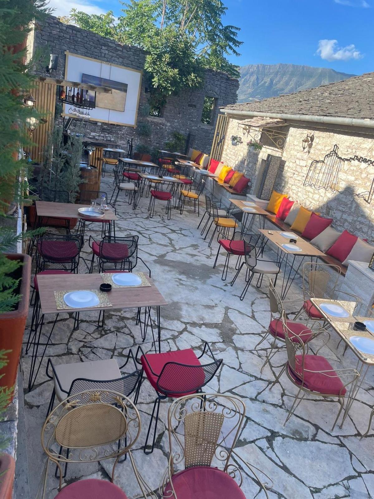 Hotel Ss Kekezi Gjirokastër Exteriör bild